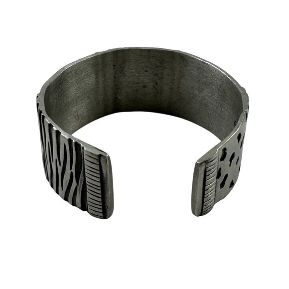 JB Hunt Engraved Pewter Cuff Bracelet Wild Kingdom Zebra Elephant Vintage - Picture 7 of 8